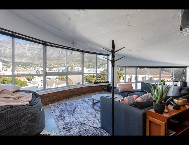 1 BEDROOM APARTMENT RENTED IN CAPE TOWN CITY CENTRE